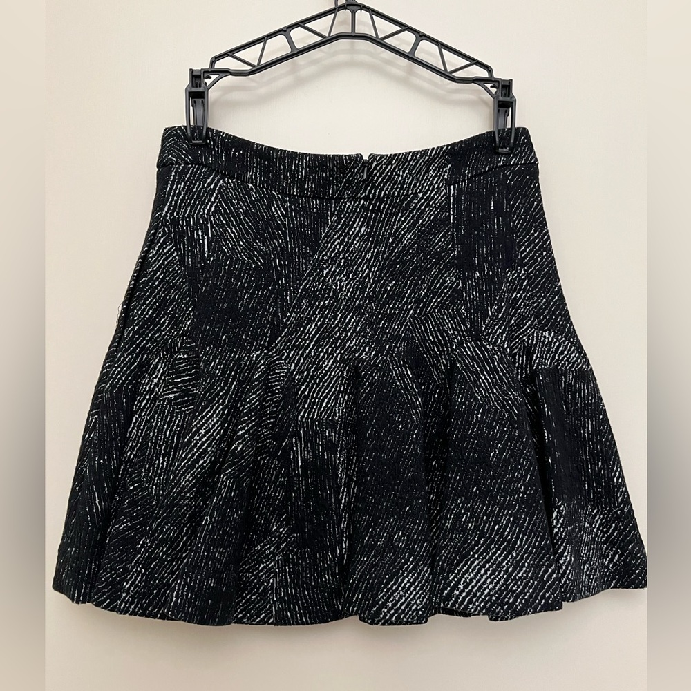 Banana Republic black pleated swing skirt with pockets size 0